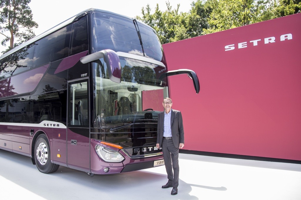 Weltpremiere: Neuer Setra Doppelstockbus setzt Benchmark bei Verbrauch, Komfort und Sicherheit